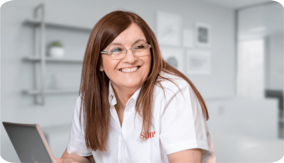 Image of a customer serice woman on the phone